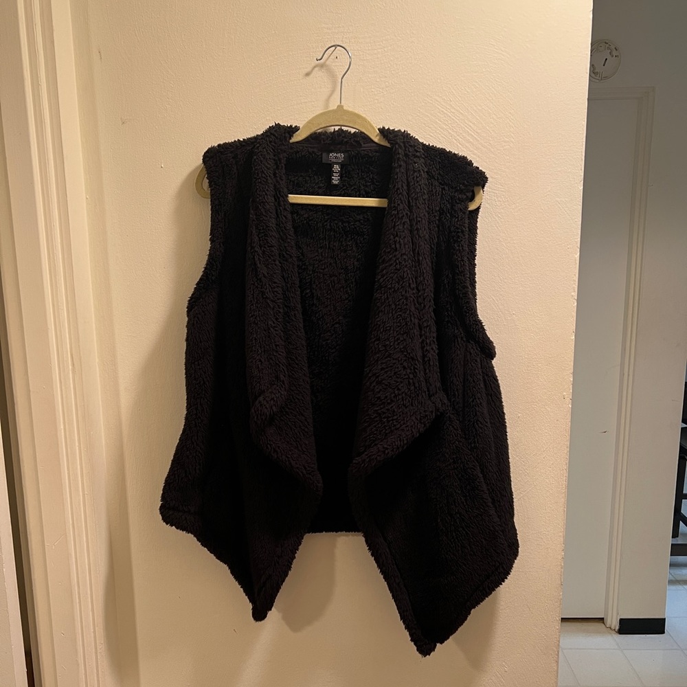 COZY Black Vest
